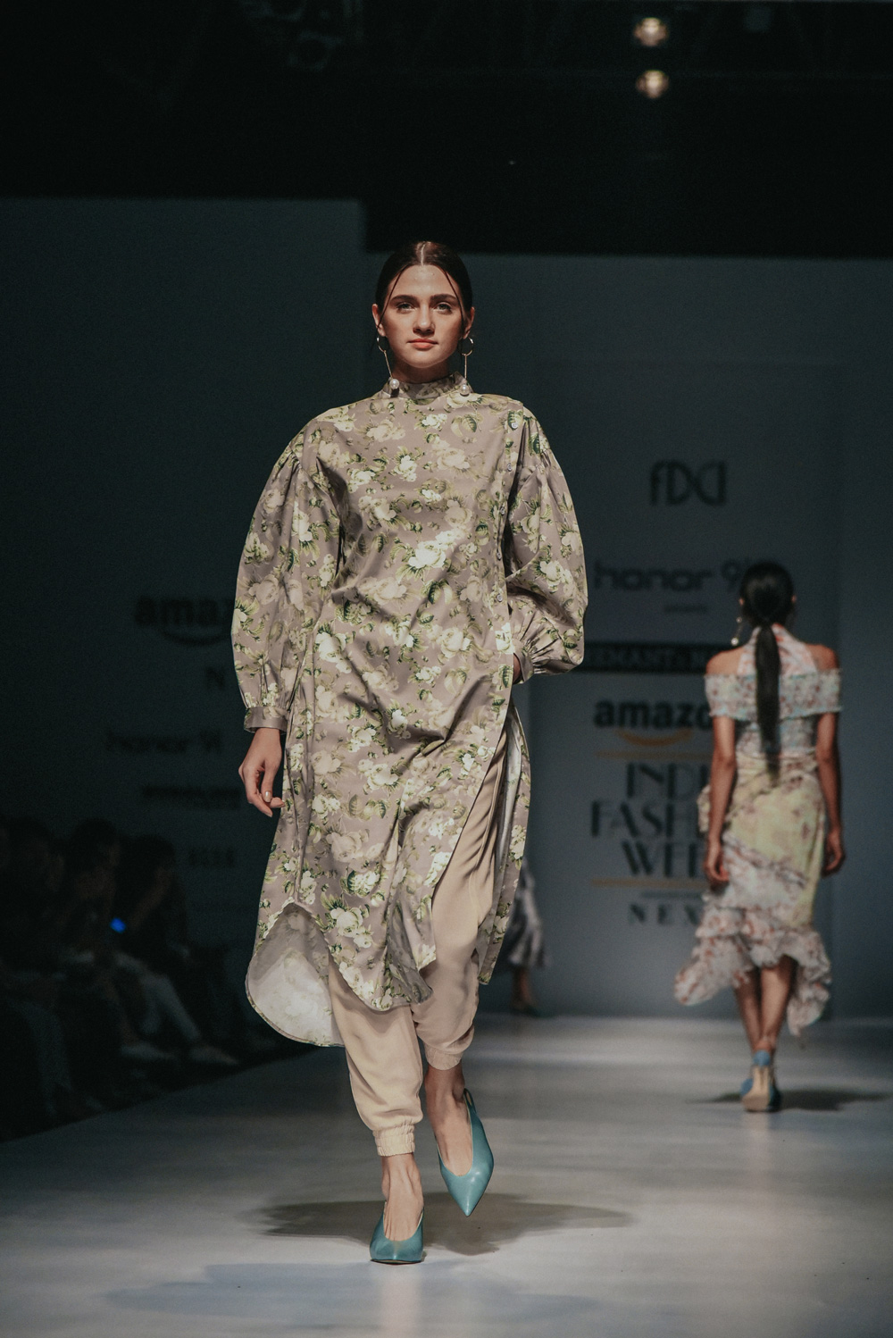 Hemant & Nandita FDCI Amazon India Fashion Week Spring Summer 2018 Look 11