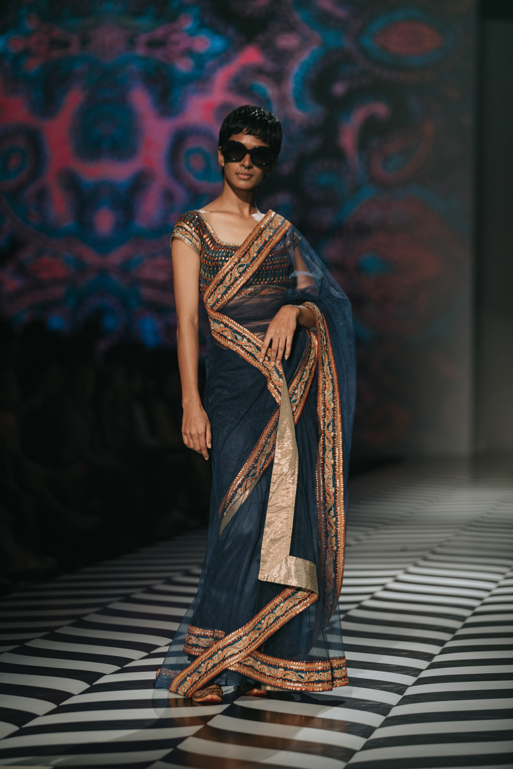 JJ Valaya FDCI Amazon India Fashion Week Spring Summer 2018 Look 17