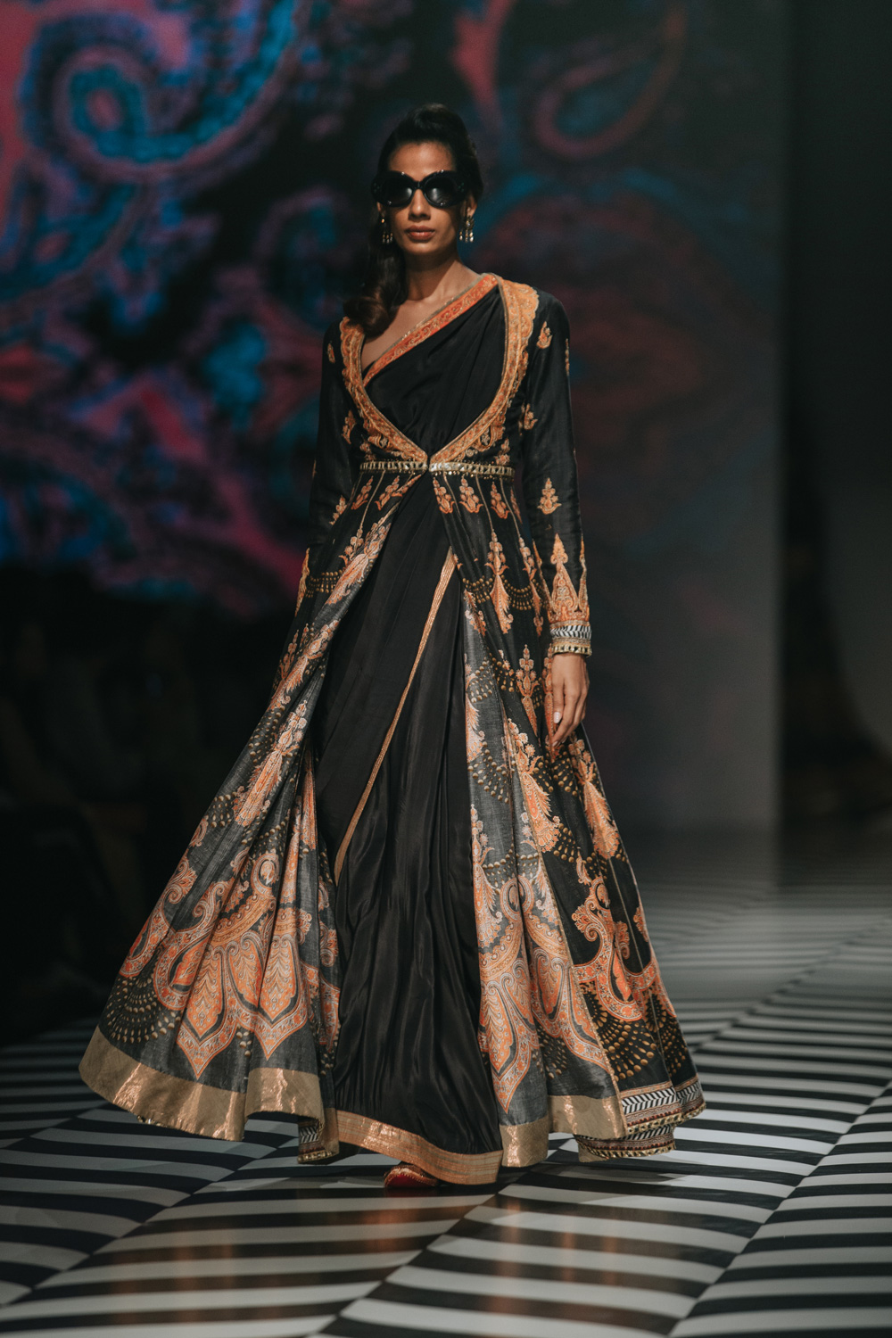 JJ Valaya FDCI Amazon India Fashion Week Spring Summer 2018 Look 18