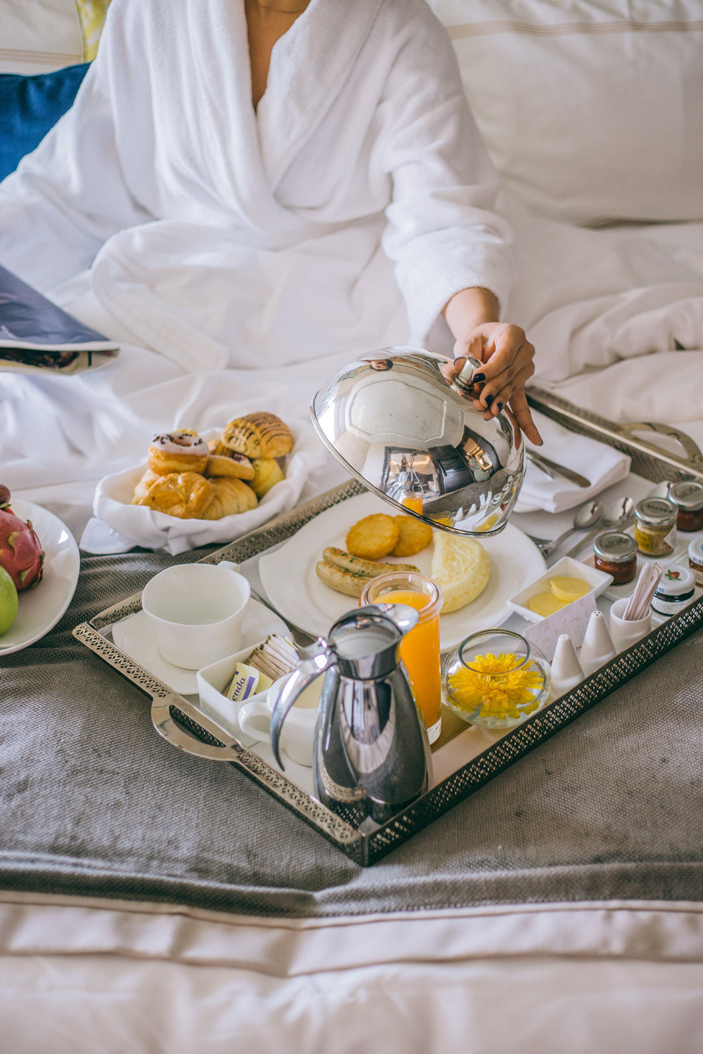 Shangri-la New Delhi Presidential Suite Breakfast in Bed