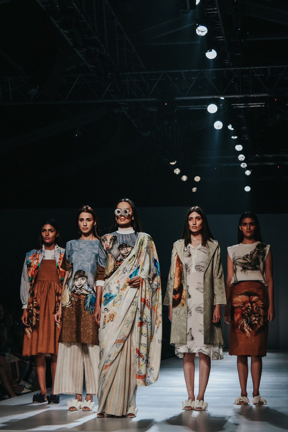 Aartivijay Gupta FDCI Amazon India Fashion Week Spring Summer 2018 Look Final