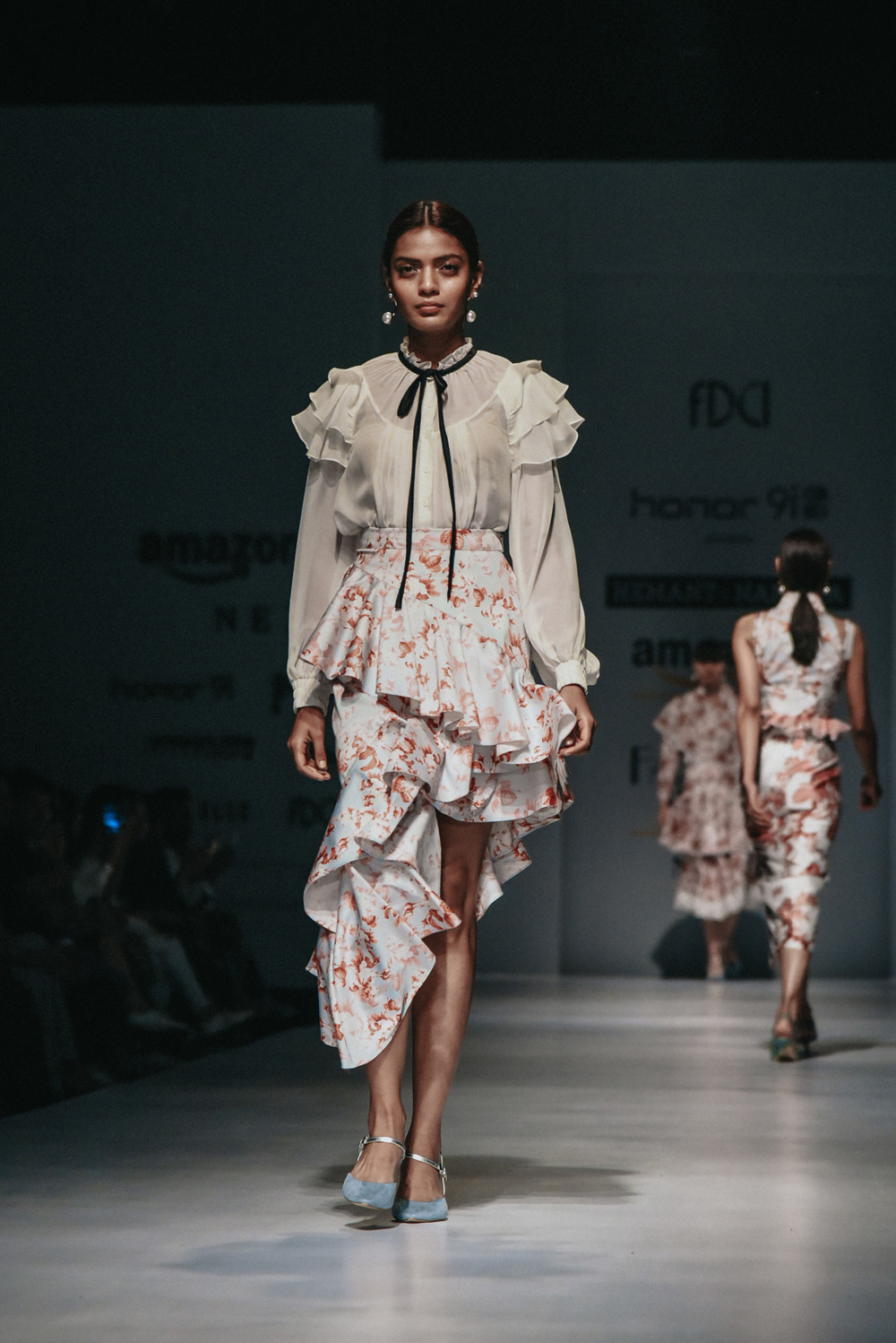 Hemant & Nandita FDCI Amazon India Fashion Week Spring Summer 2018 Look 14
