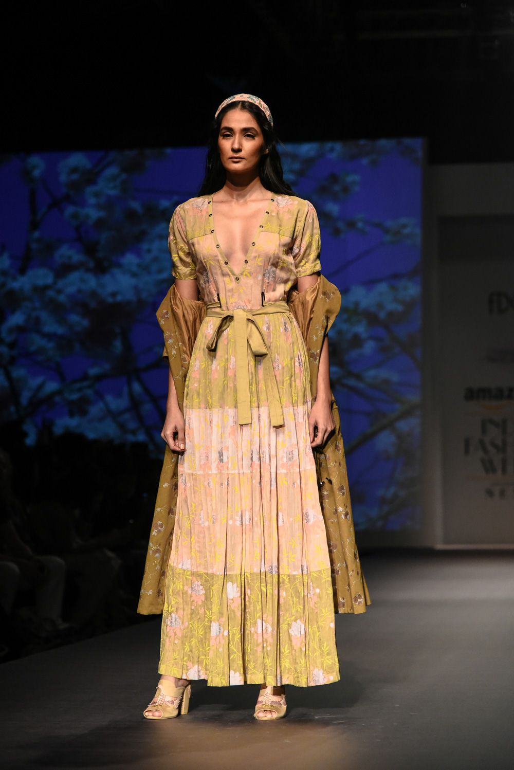 Pinnacle by Shruti Sancheti FDCI Amazon India Fashion Week Spring Summer 2018 Look 15
