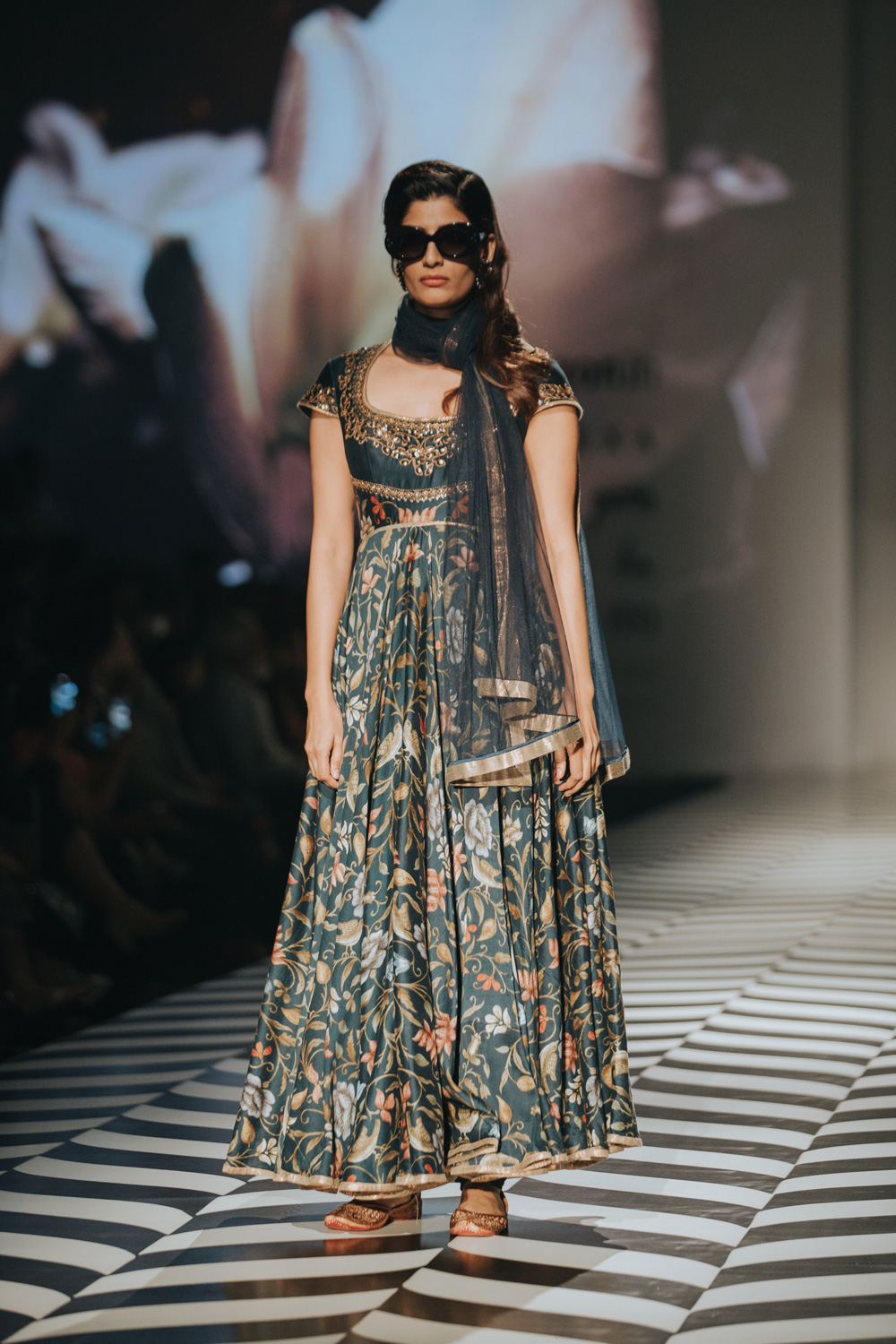 JJ Valaya FDCI Amazon India Fashion Week Spring Summer 2018 Look 2