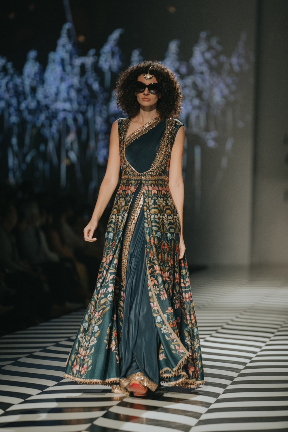 JJ Valaya FDCI Amazon India Fashion Week Spring Summer 2018 Look 4