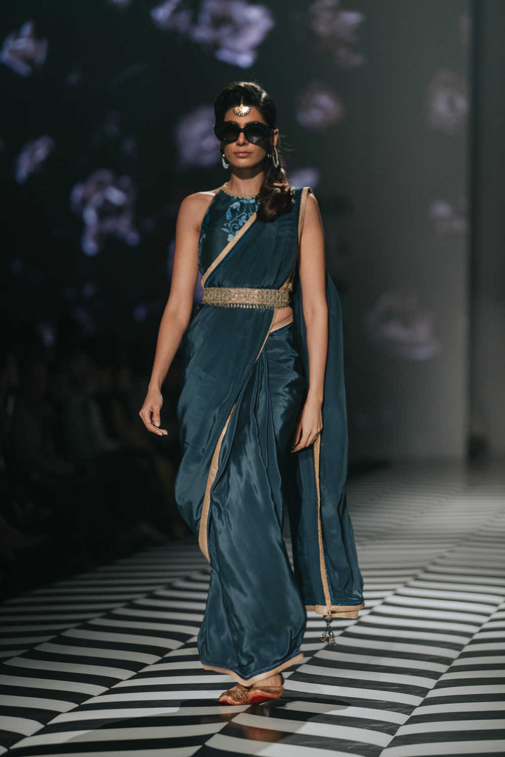 JJ Valaya FDCI Amazon India Fashion Week Spring Summer 2018 Look 8