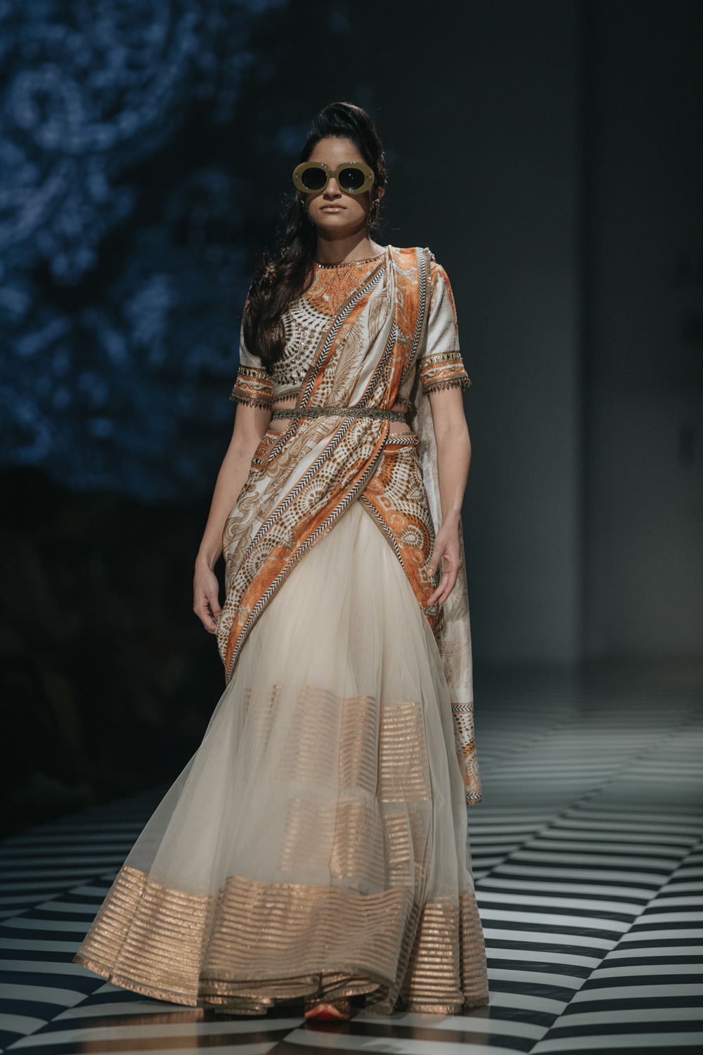 JJ Valaya FDCI Amazon India Fashion Week Spring Summer 2018 Look 12