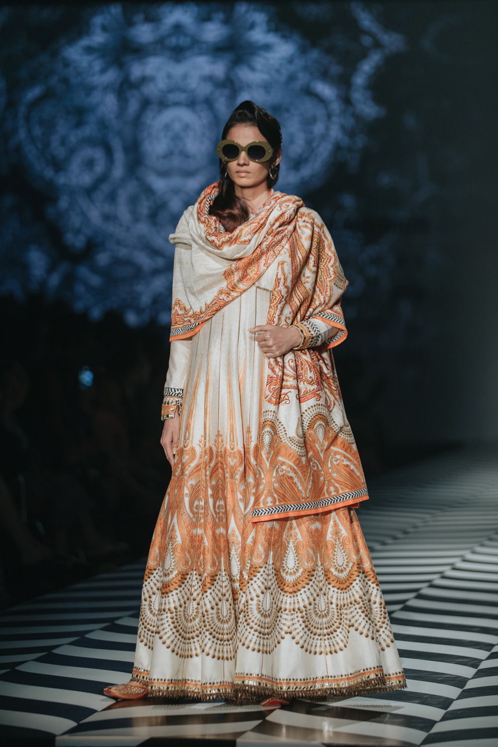 JJ Valaya FDCI Amazon India Fashion Week Spring Summer 2018 Look 13