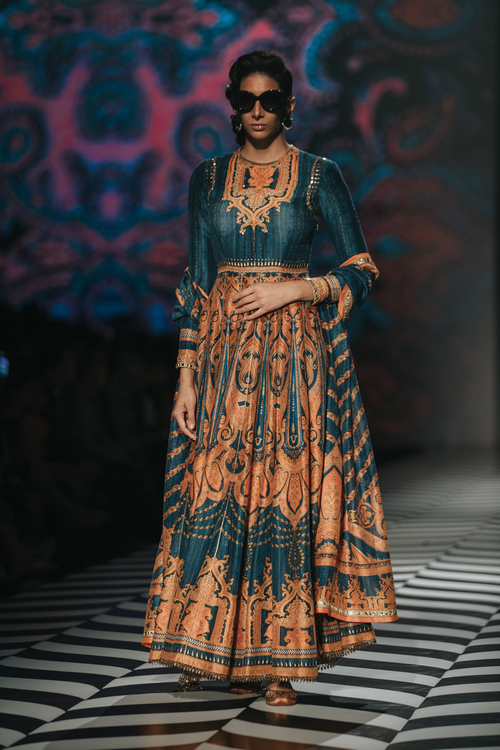 JJ Valaya FDCI Amazon India Fashion Week Spring Summer 2018 Look 16