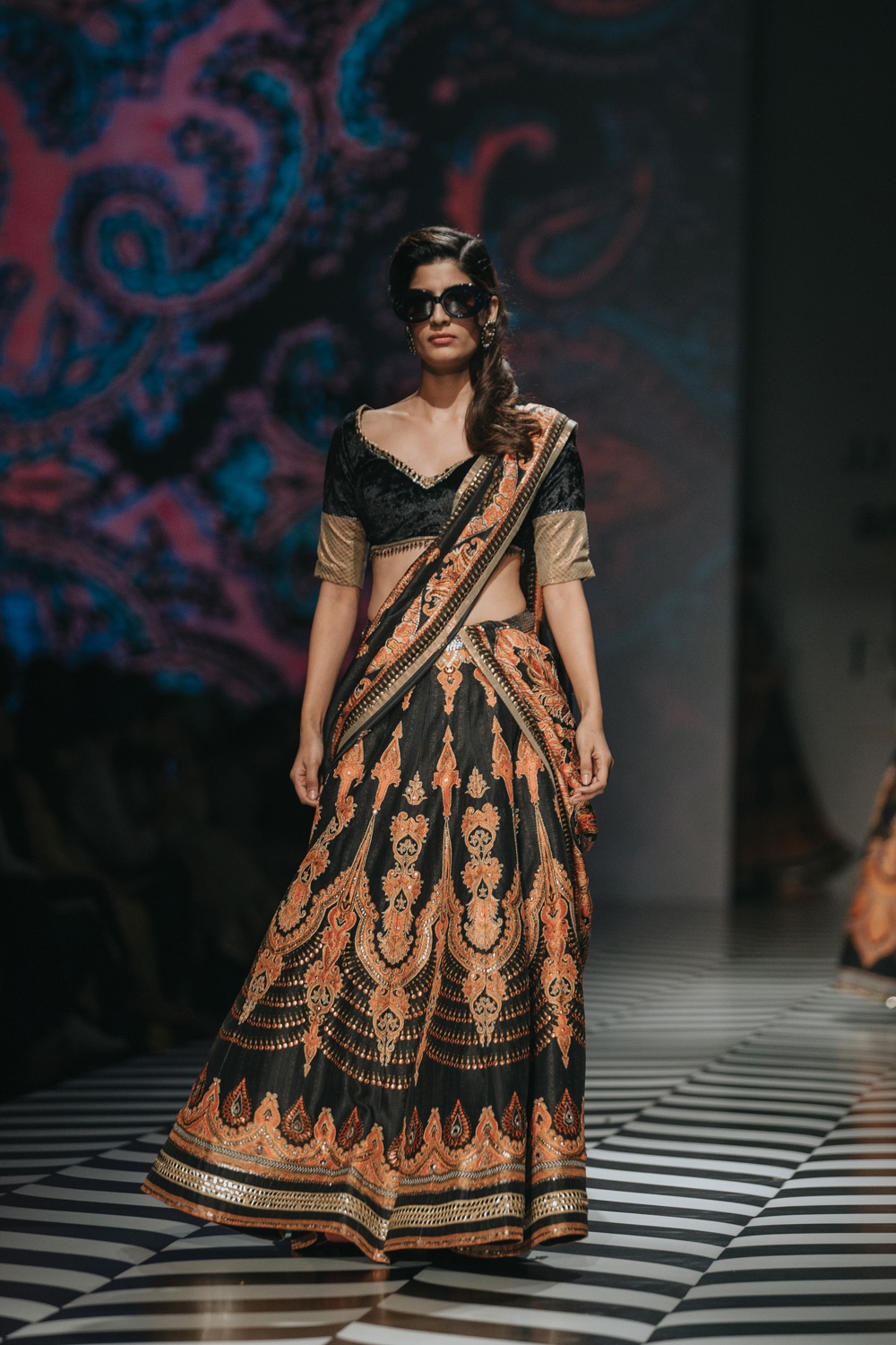 JJ Valaya FDCI Amazon India Fashion Week Spring Summer 2018 Look 19
